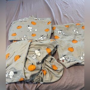 Peanuts Halloween Snoopy sheet set Full size